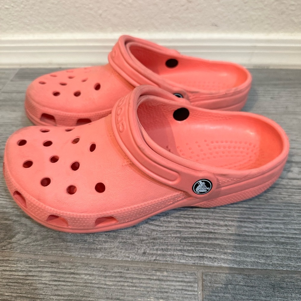 Pink crocs - Picture 2 of 5